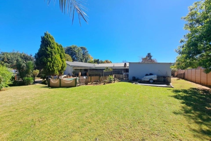 4 Bedroom Property for Sale in Roosheuwel North West